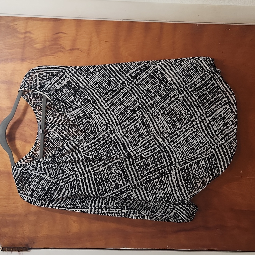 Daisy Fuentes Blouse, Black & White pattern, Small
